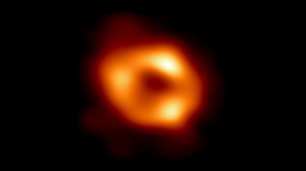 Черная дыра в центре Млечного Пути подтвердила предсказание Эйнштейна