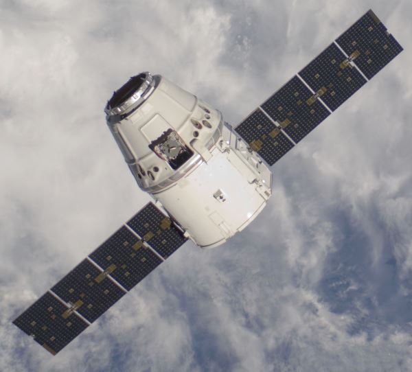 Десять лет первому полету Dragon к МКС