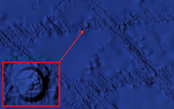 Гигантский НЛО находится на дне океана у берегов Перу