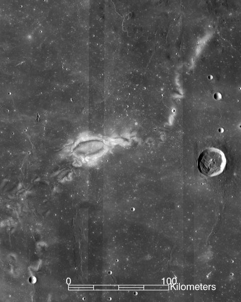 LRO сфотографировал таинственный узор на Луне