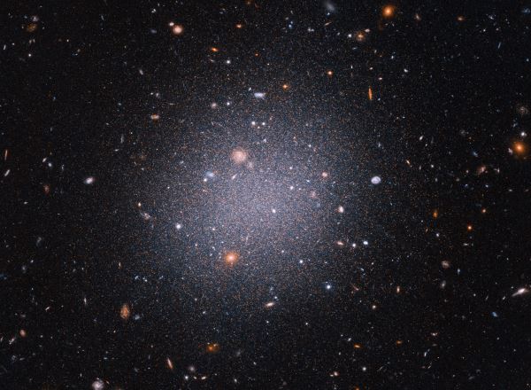 Столкновения могут лишать галактики темной материи