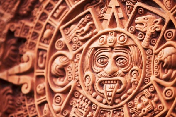 Ученые выяснили, зачем майя украшали свои зубы драгоценными камнями